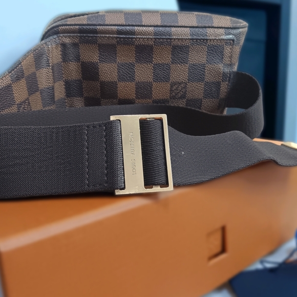 Louis Vuitton✨️PRISTINE CONDITION ✨️Damier Ebene Geronimos BELT / CROSSBODY BAG - Picture 12 of 17